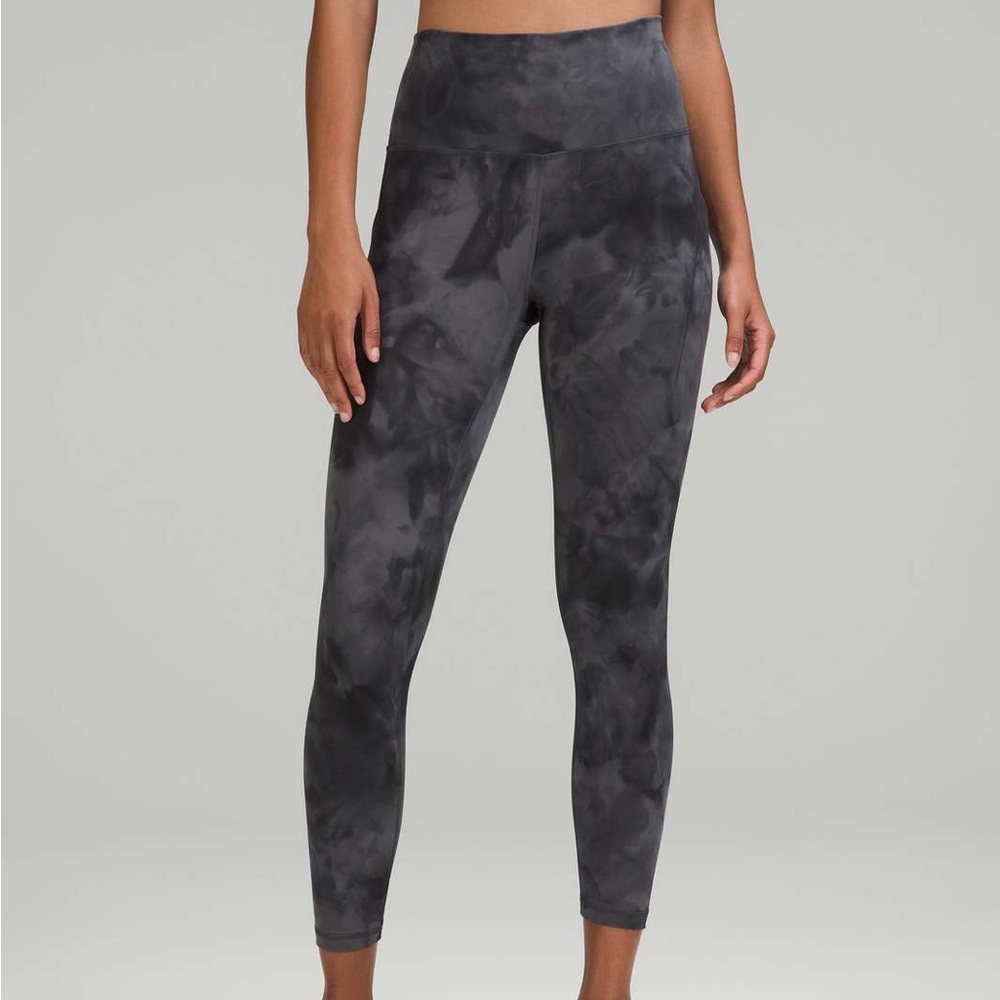 Lulu Wunder train high rise crop 23” in diamond dye pitch grey graphite grey